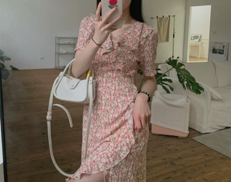 荷叶边开叉碎花连衣裙女夏季不规则长裙设计感...