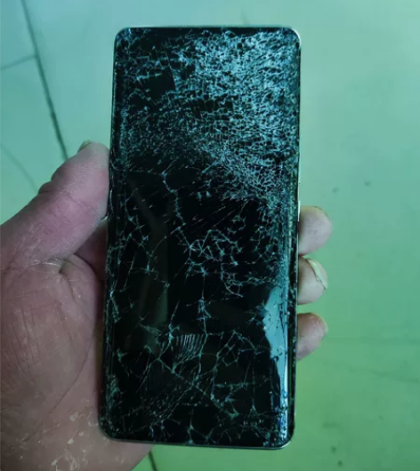 华为nove8 摔坏的,没有维修价值。售出...