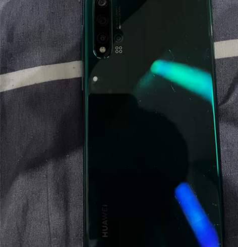 nova5pro 六月份刚去官网换的电池贴...