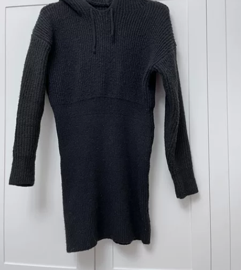 加厚连帽针织包臀裙。很厚实的。冬天打底一件...