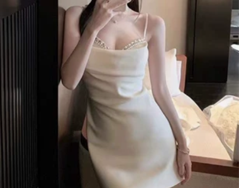 纯欲吊带连衣裙女小众设计高级感轻奢名媛气质...