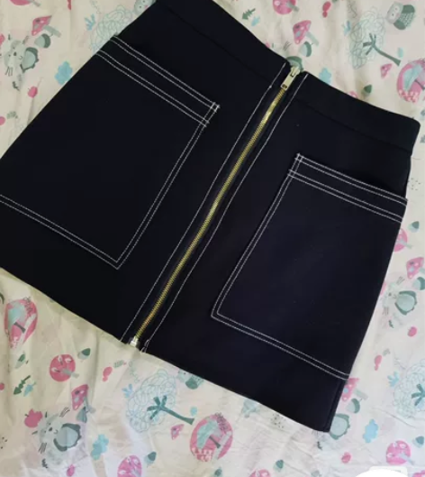 韩国东大门买的,藏蓝色前置拉链A字裙带内衬...