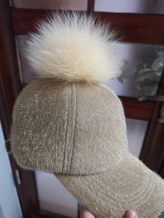 全新毛球棒球帽，一次也没带过，前两张实拍，...