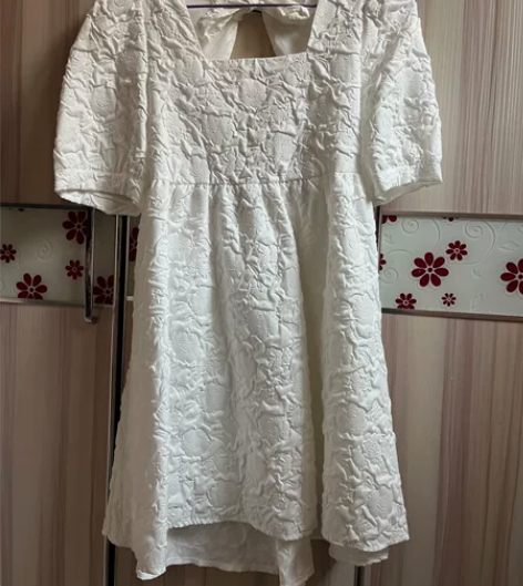 蓬蓬裙 露背设计 白色 很好看 30出 m...