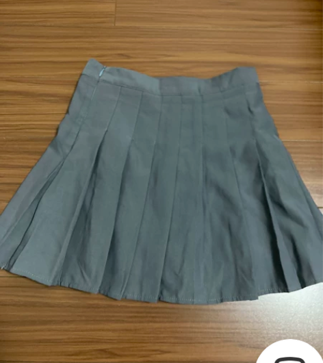 灰色百褶裙 仅穿一次，很新 腰围70以内可...