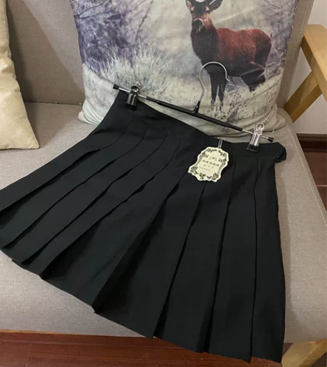 黑色百褶裙 s号 全新未穿吊牌还在 感兴趣...