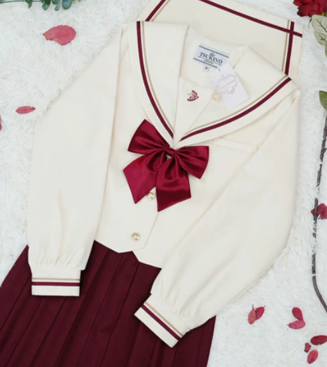 出月野赤金中间服m  退坑了 短穿一未下水...