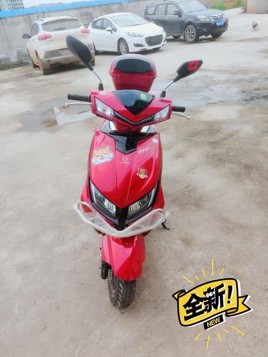 全新踏板摩托车，刚过300公里，刚换机油，...