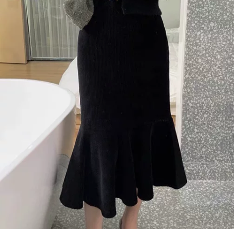 条绒鱼尾裙 感兴趣的话点“我想要”和我私聊...
