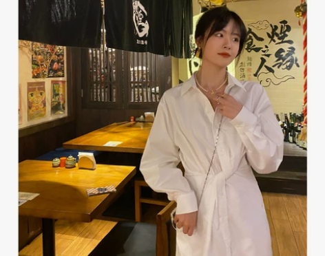 CHOCEGGS秋季连衣裙时髦气质纯色极简...