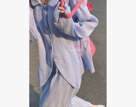 仙女裙裙，一整套～是很温柔的蓝色，几乎没色...