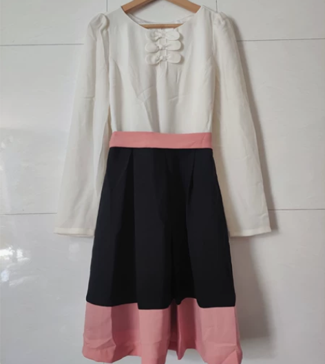 全新面包黄油牌连衣裙.可爱风.蝴蝶结是缝住...