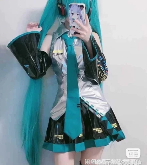 【全新】初音未来cos公式服漆皮 衣服+配...