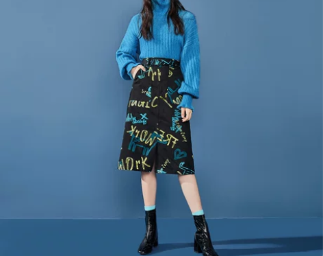 太平鸟黑色涂鸦高腰半身裙女2019新款工装...
