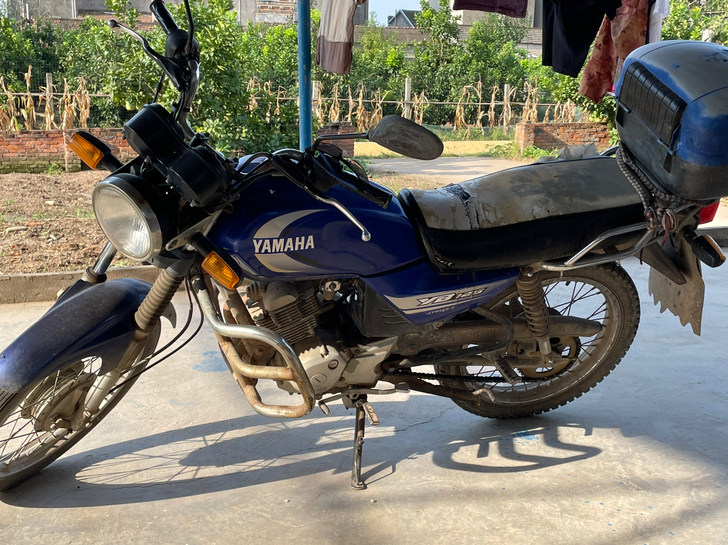 雅马哈JYM125摩托车！拆零件卖。指那拆...