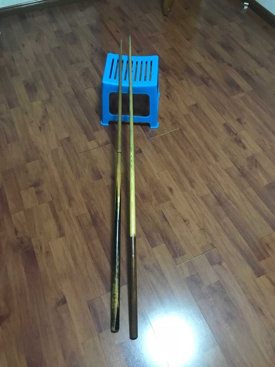 台球杆两根,闲置台球杆两根,一根整体,一根...