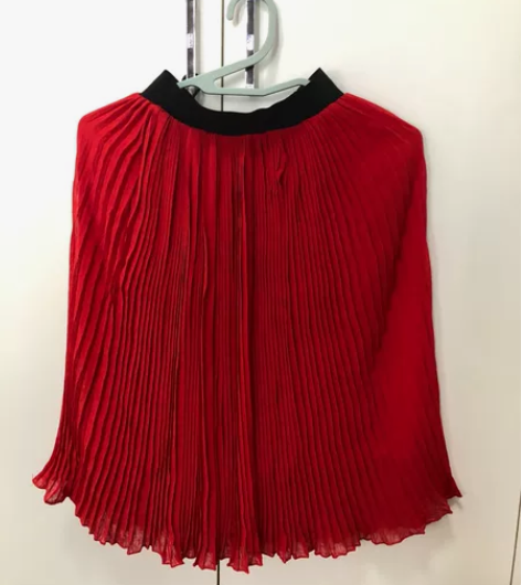 全新红色青春百褶松紧腰中裙 感兴趣的话点“...