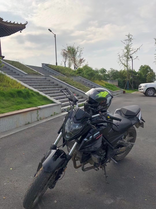 想收一辆二手机车，贝纳利302   本田1...