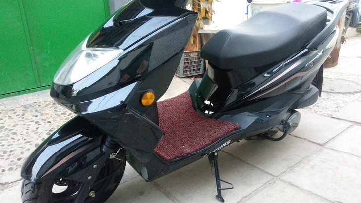 公户125风火轮踏板摩托车，19年的车，保...