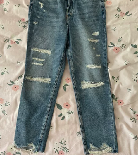 全新H M家破洞休闲显瘦牛仔裤 155码具...