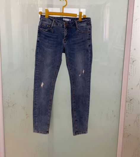 中腰高弹性紧身破洞牛仔裤， 感兴趣的话点“...