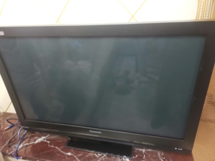 松下42寸壁挂式电视机便宜转卖。