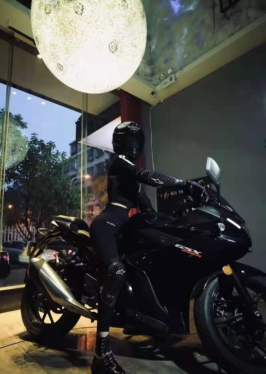 21年3月上牌的铃木GSX250R，400...