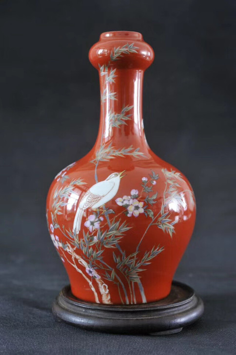 雍正珊瑚红花鸟纹蒜头瓶
