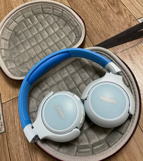 9成新飞利浦儿童蓝牙耳机 可以变换5种颜色...