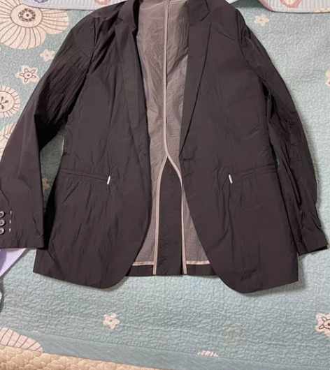 男士西服，买小了，尺码175，版型正，特价...