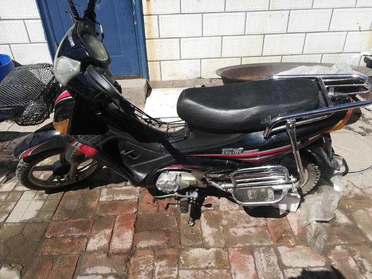 国威摩托,购置手续齐全,现在闲置了,给钱就卖