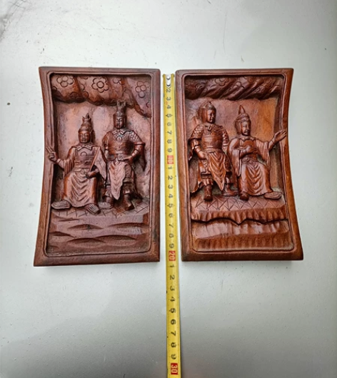 木雕一对的。如图包老的工艺好。完美品相的。