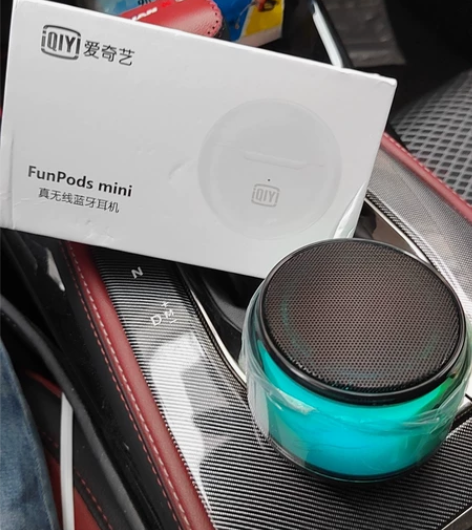 无线耳机,加一个五彩小音箱,音质很好的,全...