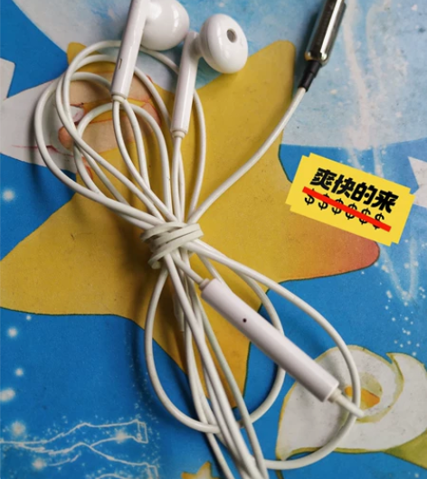 出一条原装华为mate 20手机配的耳机，...