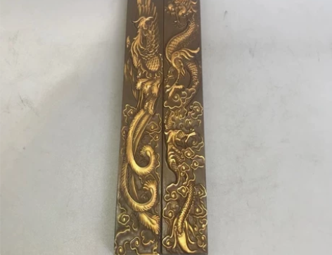 铜器精品鎏金龙凤镇尺一对  造型独特 工艺...
