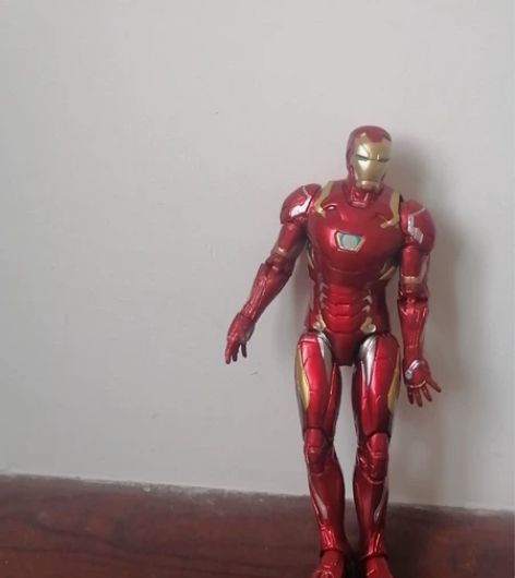 钢铁侠手办一个，可减价 感兴趣的话点“我想...