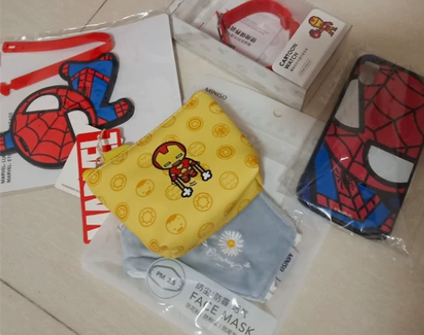 购买鞋子/裙子 随机送全新名创优品漫威系列...