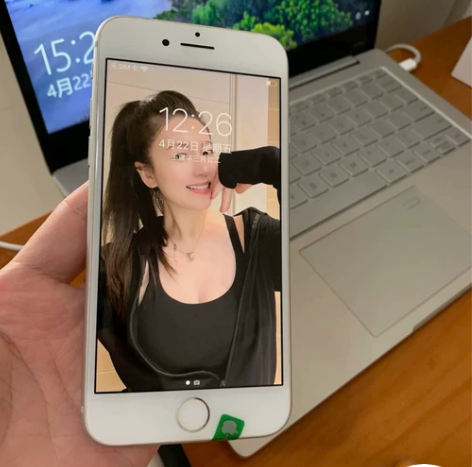 急售99新iPhone 8 64G 国航全...