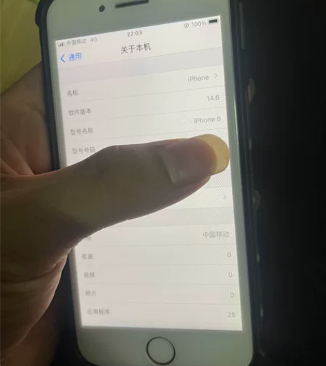 苹果小8  黑解  64  成色看图处处完...
