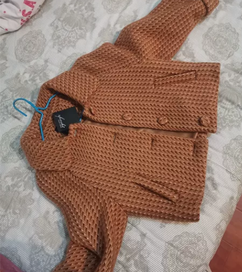 朝花夕拾呢大衣，全新吊牌在，699吊牌价购...