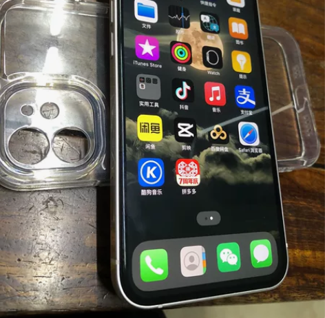 出自用苹果12 国行 128 电池健康度显...