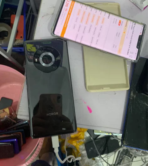 荣耀魔术3  8+256内爆无锁无拆修 感...