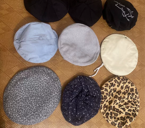 出帽子，全部10元一顶，都是无帽檐贝雷帽，...