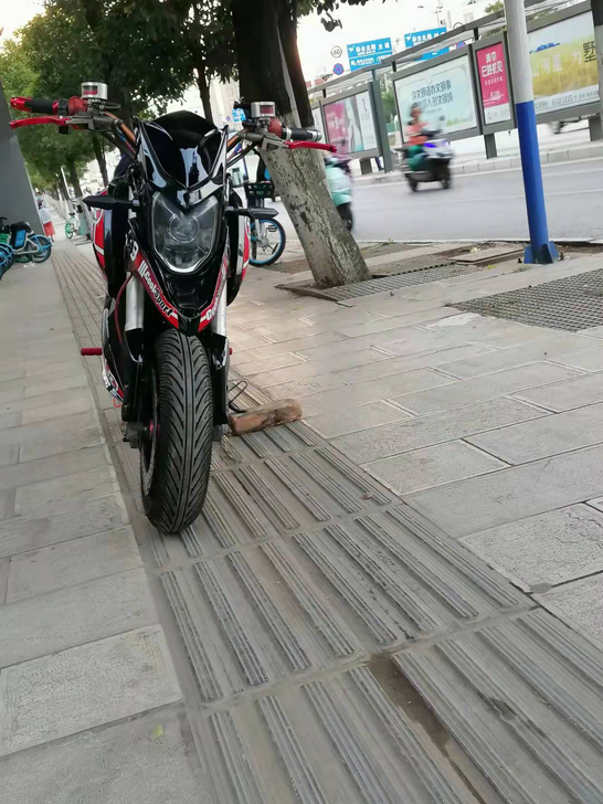 洗干净99新   72付大电池  高配M5...