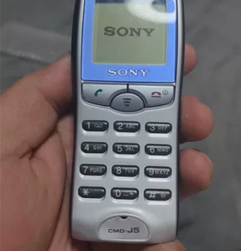 索尼J5 古董手机 20年前的老机。一机两...