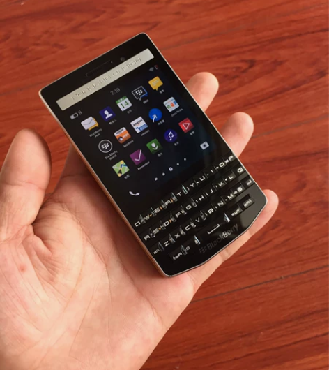 黑莓保时捷P9983，成色不错，16G定制...