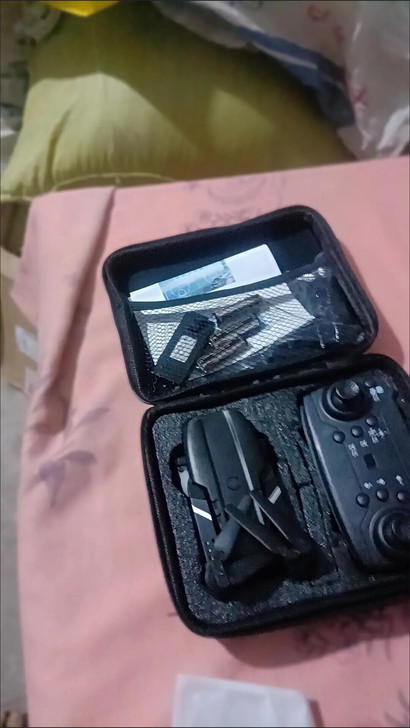 无人机航拍遥控直升飞，买来飞了几次