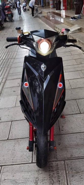 改装电摩低趴战速，两组7220铅酸电池，续...