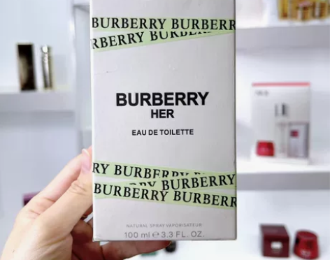 巴宝莉花与她果漾软糖香水100ml巴宝莉博...