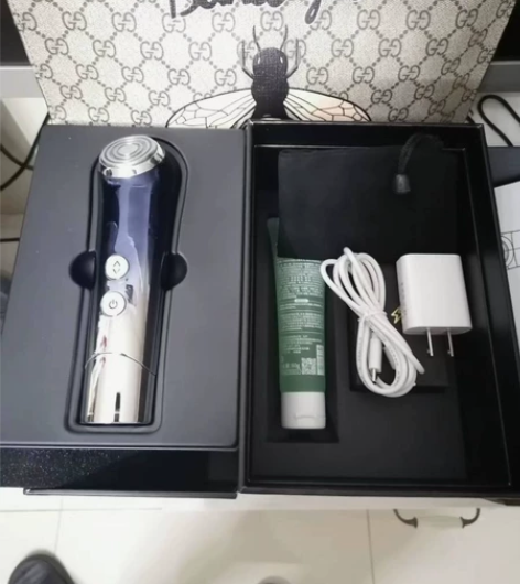 老公送的高端美容仪,买回来一直没有时间用一...